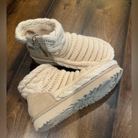 UGG Classic Mini Chunky Knit Boots NWOT - Picture 15 of 16